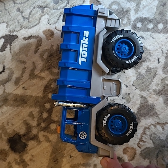 Tonka & Hotwheels - Picture 2 of 8